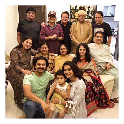 mahesh kothare family photo
